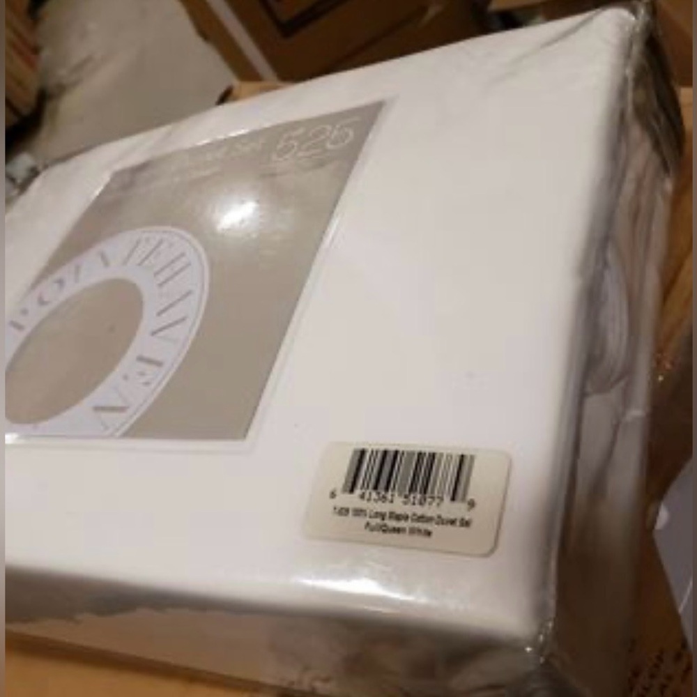 Pointehaven 525 Thread Count Duvet Cover Set, White Queen - Picture 3 of 5